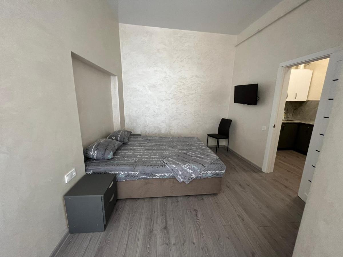 Kulisha 2Bedroom Apartment Near Opera House With Balcony Lviv Eksteriør billede