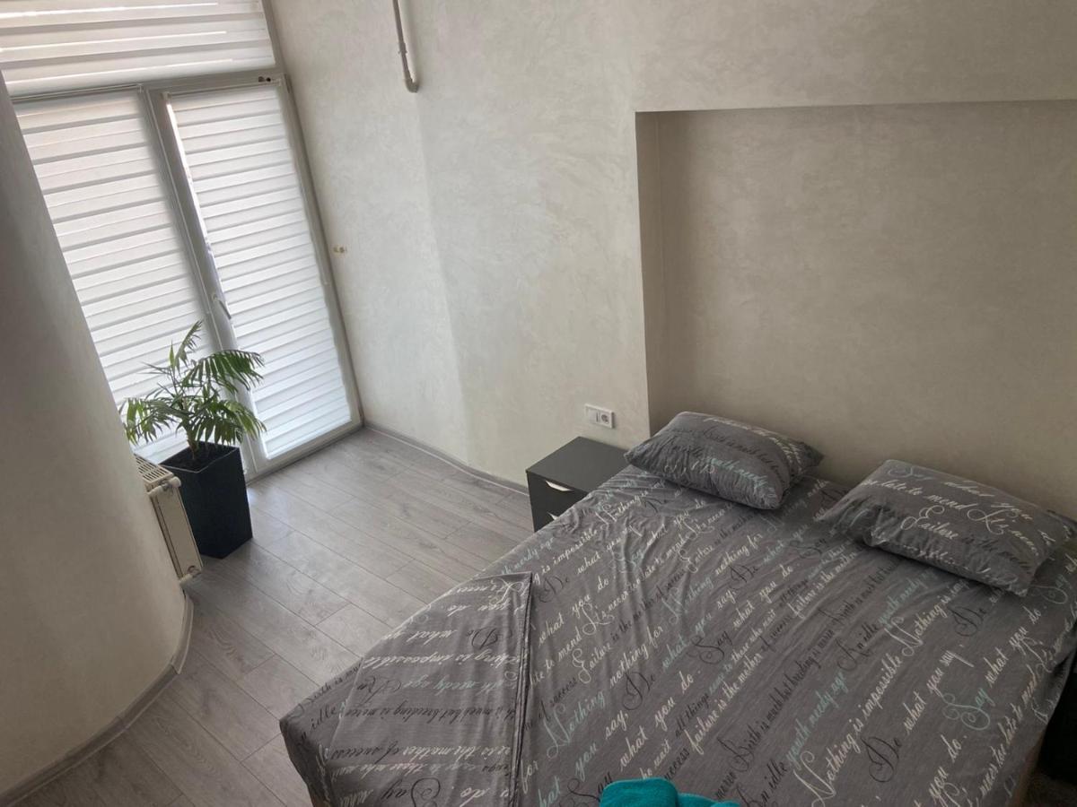 Kulisha 2Bedroom Apartment Near Opera House With Balcony Lviv Eksteriør billede